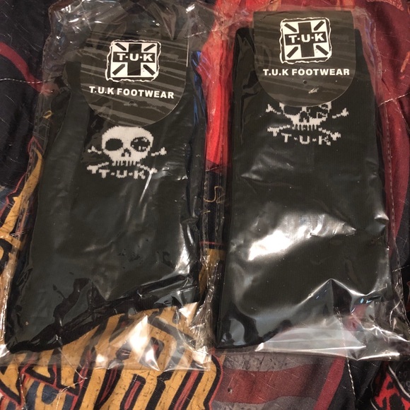 T.U.K Accessories - T.U.K. 2 PAIRS LADIES SOCKS BLACK SKULL BRAND NEW